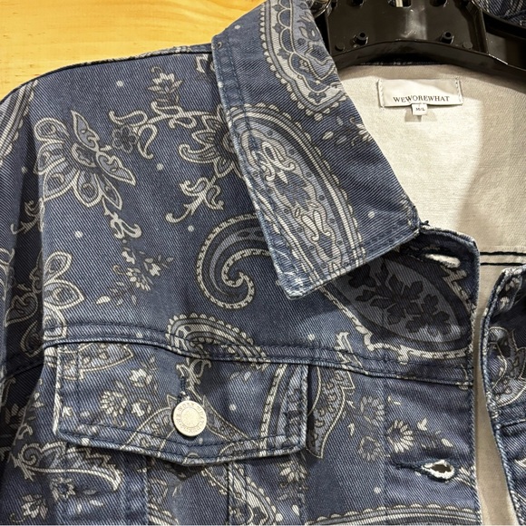WeWoreWhat Paisley Print Denim Cropped Jacket - Picture 3 of 5